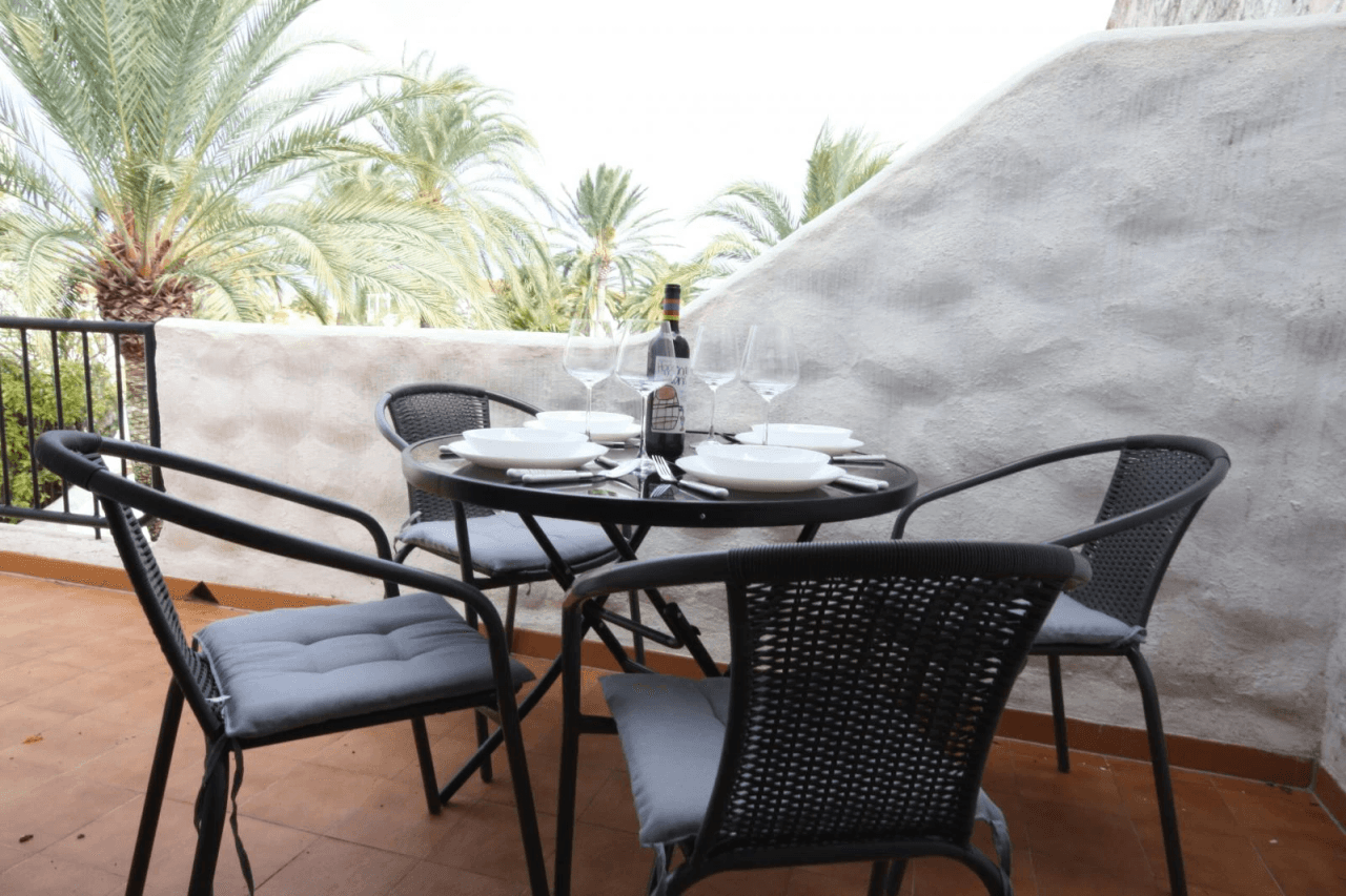Apartment in a quiet area with pool in Els Poblets