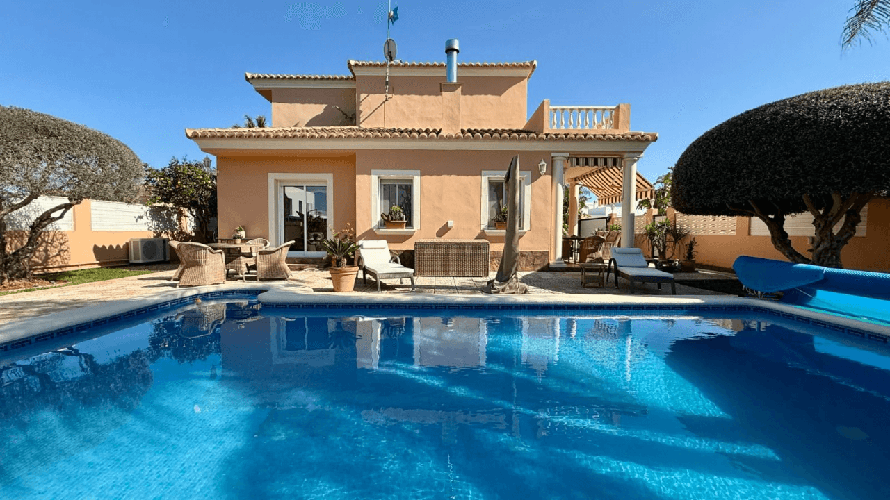 T-0226, Mediterránea, a lovely villa with a garden