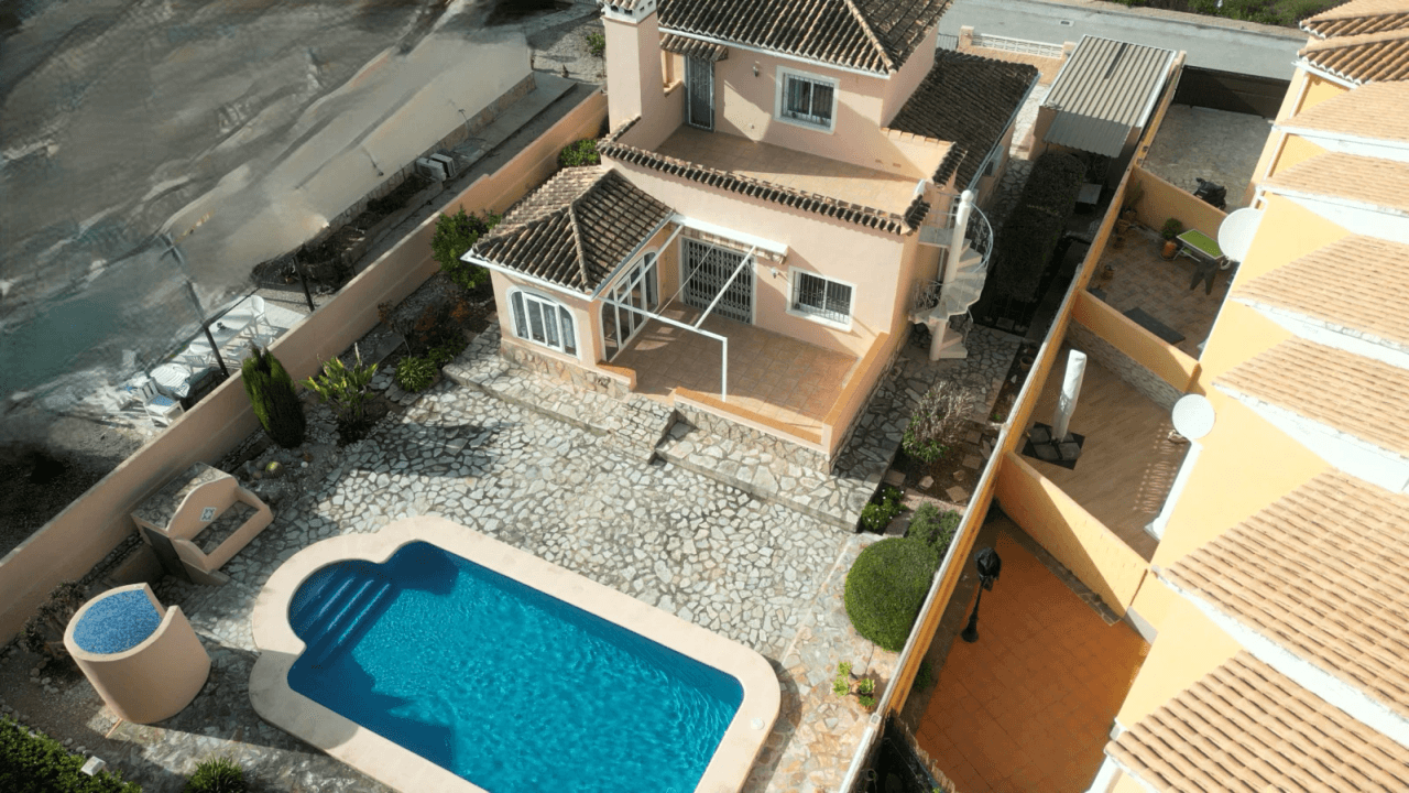 Sonnige 3 Schlafzimmer Villa in Els Poblets mit Pool