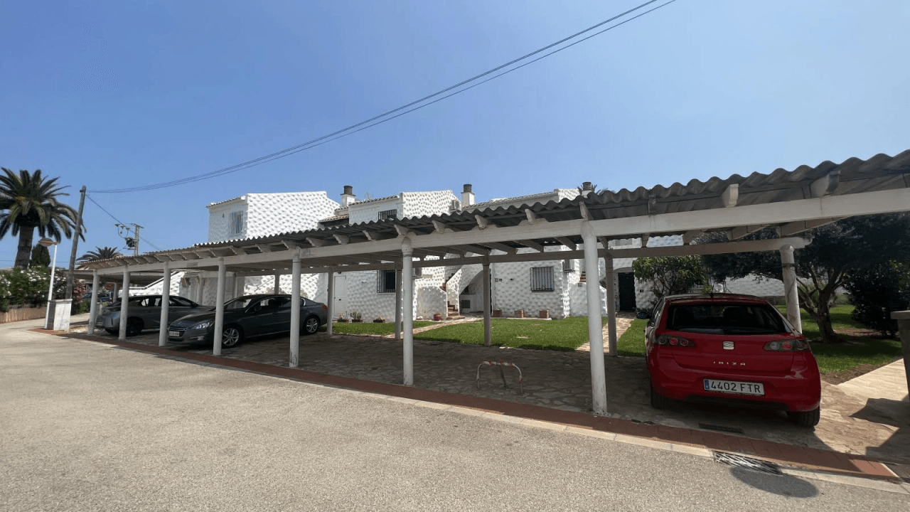 Apartment in a quiet area with pool in Els Poblets
