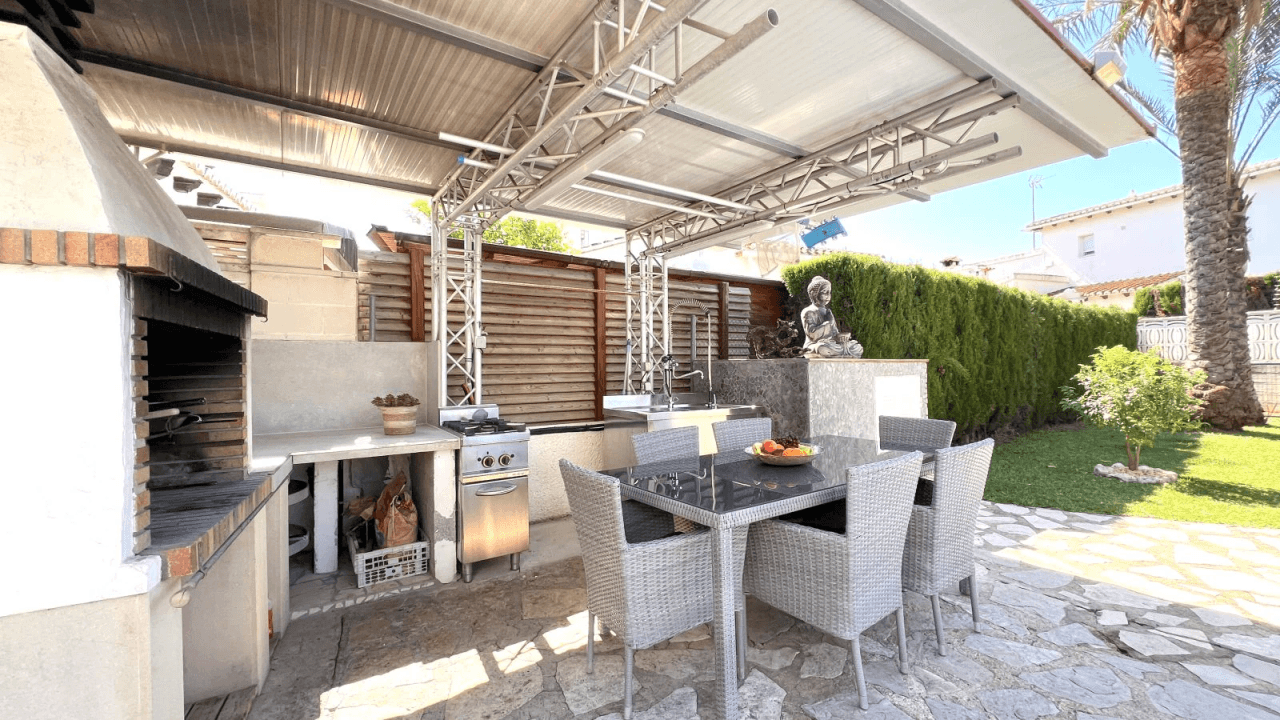 Charming Villa "Frida" in Els Poblets