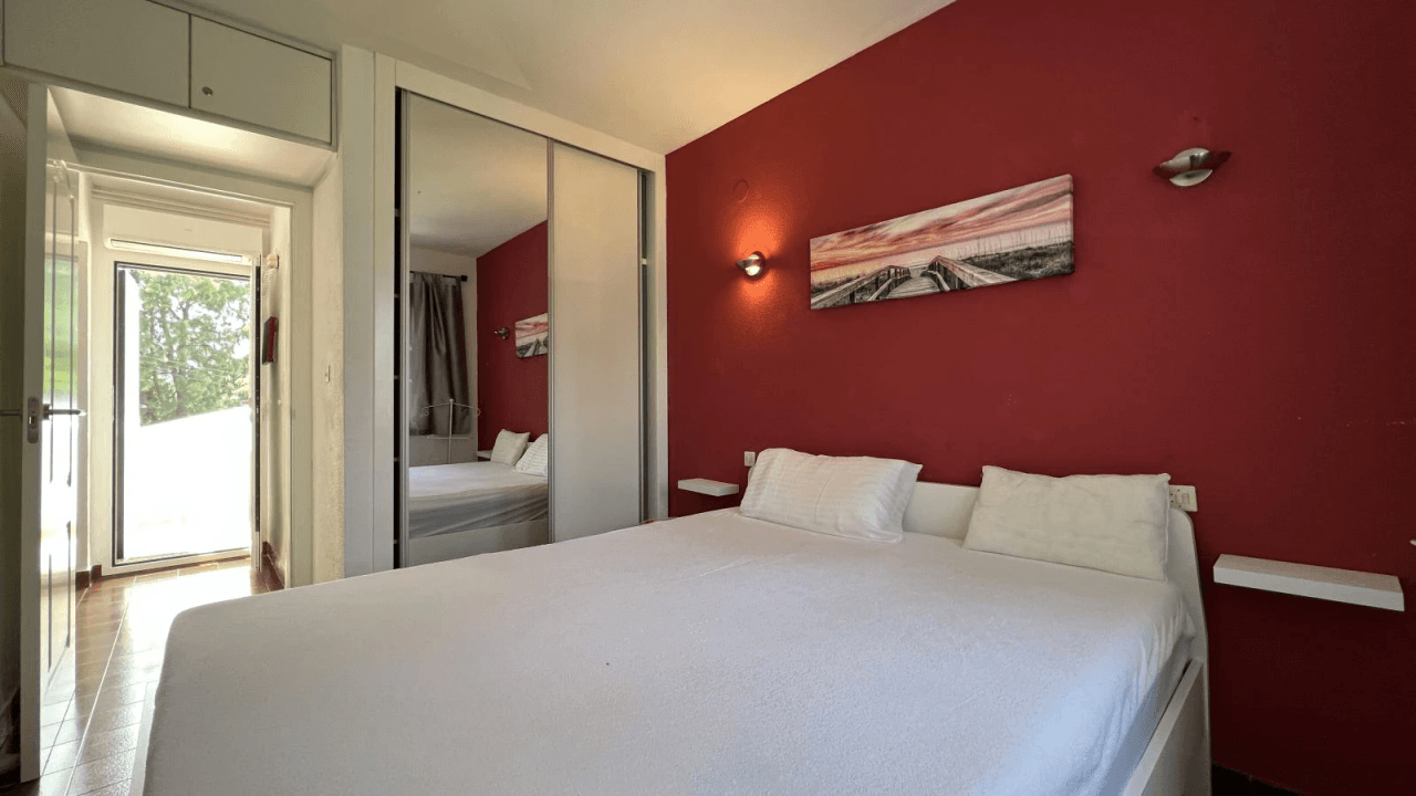 Apartment in a quiet area with pool in Els Poblets