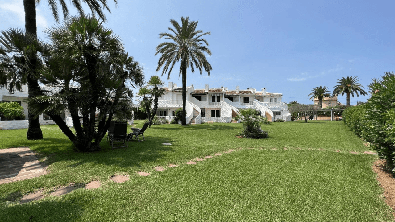 Apartment in a quiet area with pool in Els Poblets