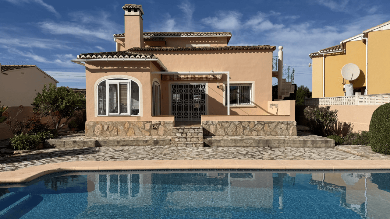 Sonnige 3 Schlafzimmer Villa in Els Poblets mit Pool