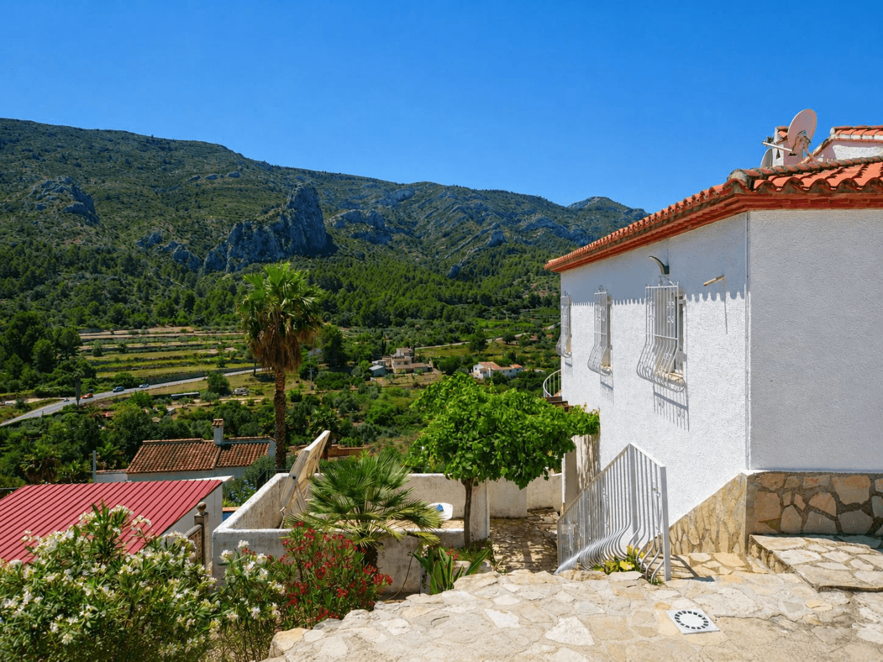 Außergewöhnliche Villa mit atemberaubendem Blick auf die Berge.