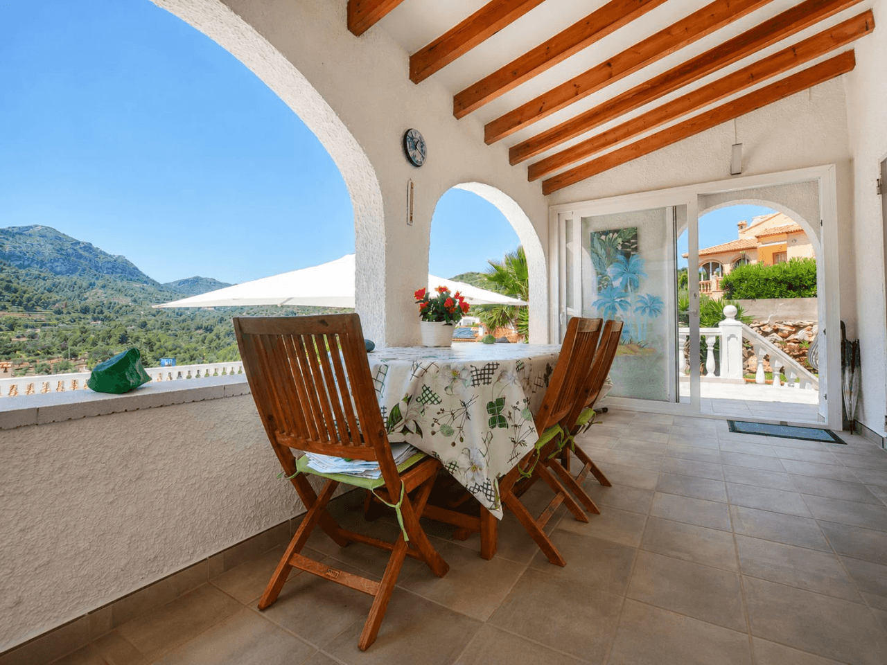 Außergewöhnliche Villa mit atemberaubendem Blick auf die Berge.