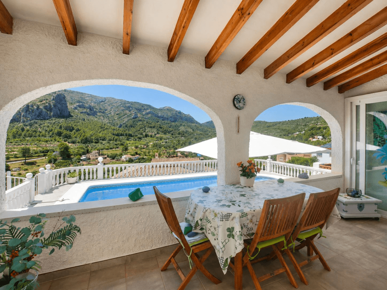 Außergewöhnliche Villa mit atemberaubendem Blick auf die Berge.