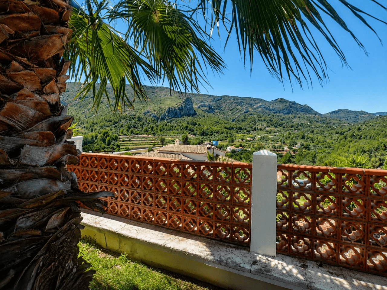 Außergewöhnliche Villa mit atemberaubendem Blick auf die Berge.