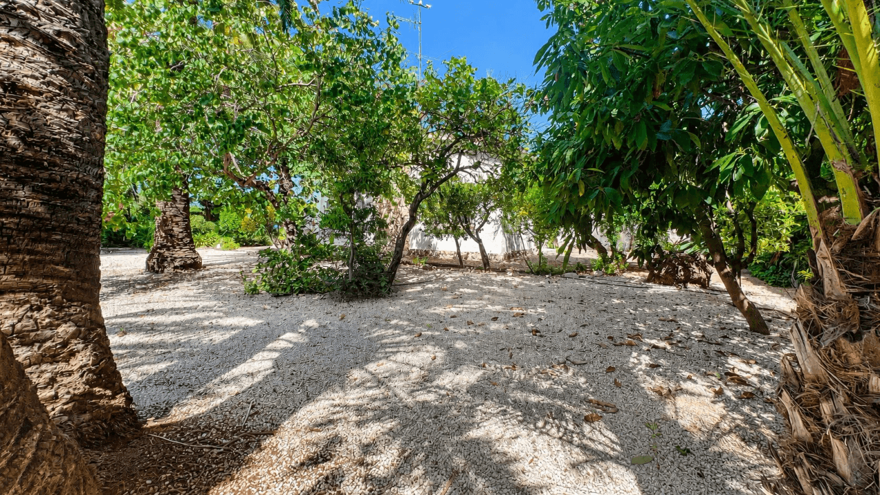 Acogedora finca de 2 dormitorios cerca de la playa con un jardín precioso