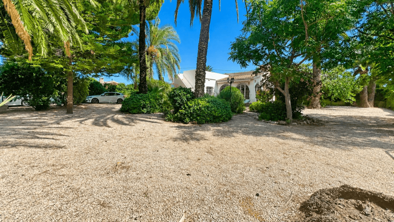 Acogedora finca de 2 dormitorios cerca de la playa con un jardín precioso