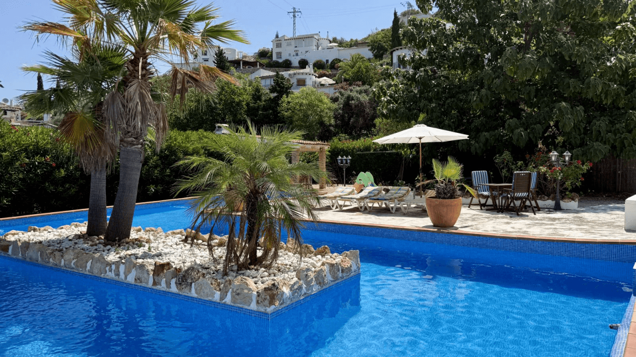 Mediterranes Anwesen am Monte Pego mit Gäste-Casita, zwei privaten Pools und vielseitigem Potenzial