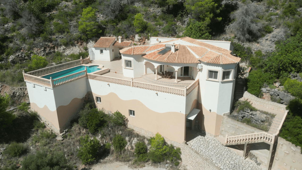 Villa de 2 dormitorios con piscina en Pego, ubicación tranquila y en plena naturaleza en Monte Mostalla