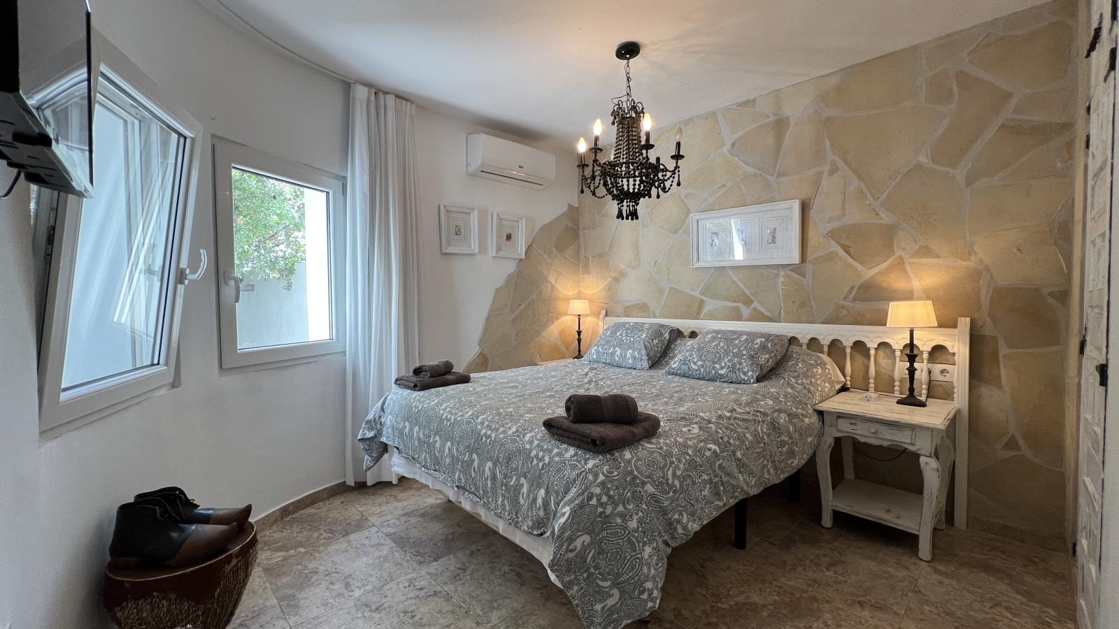Beautifully renovated 3 bedroom villa with new private pool in favoured residential area