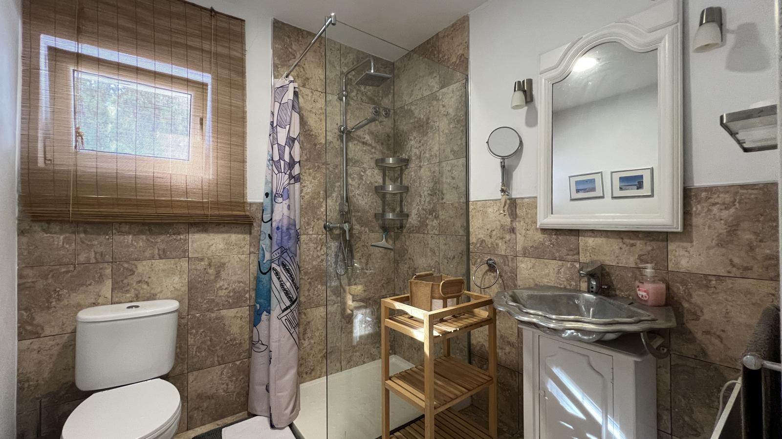 Beautifully renovated 3 bedroom villa with new private pool in favoured residential area