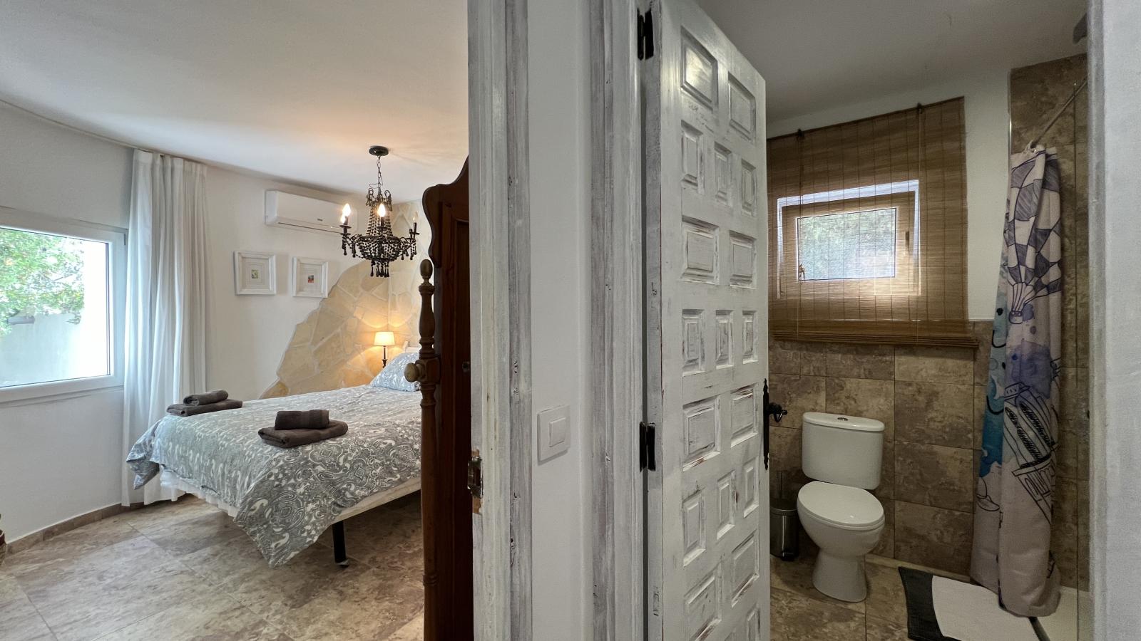 Beautifully renovated 3 bedroom villa with new private pool in favoured residential area