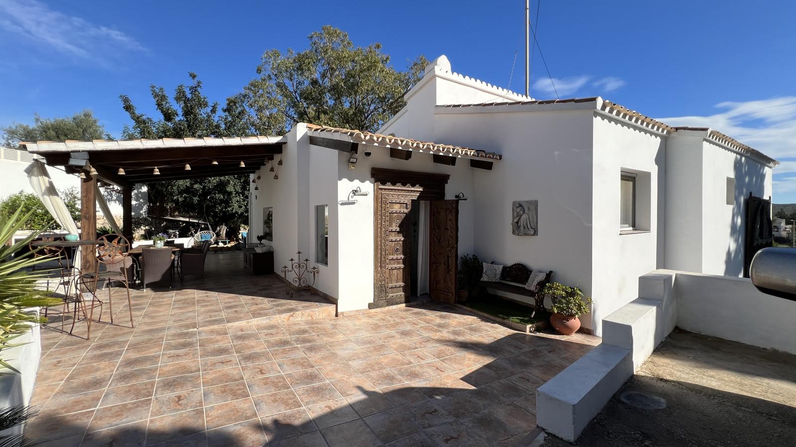 Beautifully renovated 3 bedroom villa with new private pool in favoured residential area