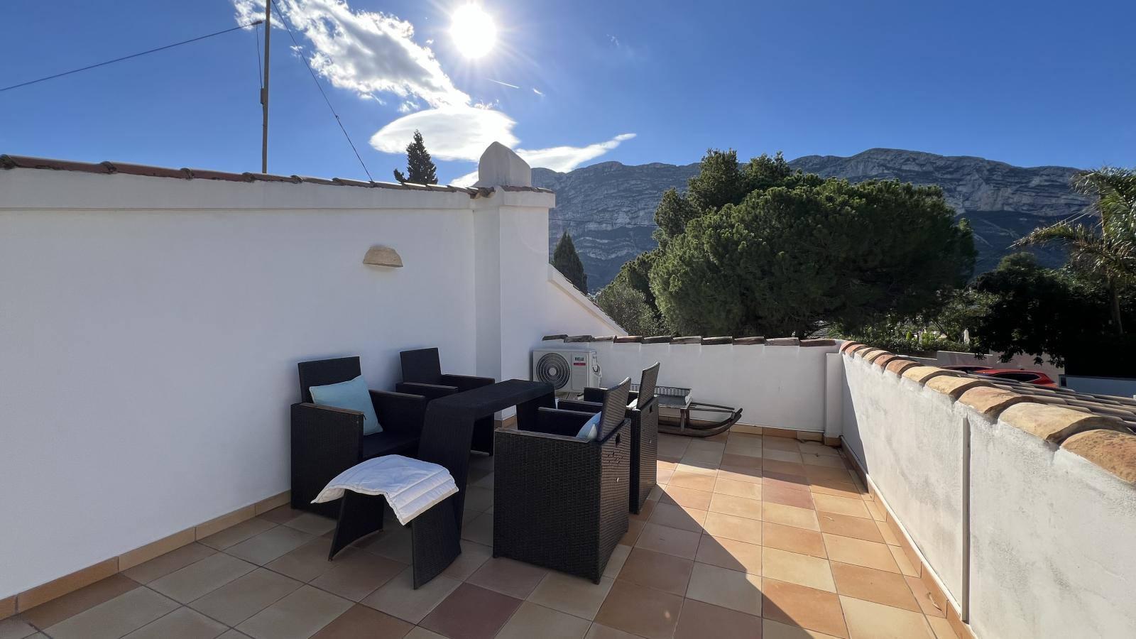 Beautifully renovated 3 bedroom villa with new private pool in favoured residential area