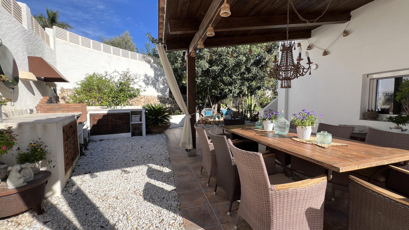 Beautifully renovated 3 bedroom villa with new private pool in favoured residential area