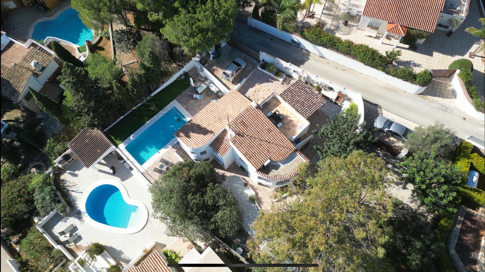 Beautifully renovated 3 bedroom villa with new private pool in favoured residential area