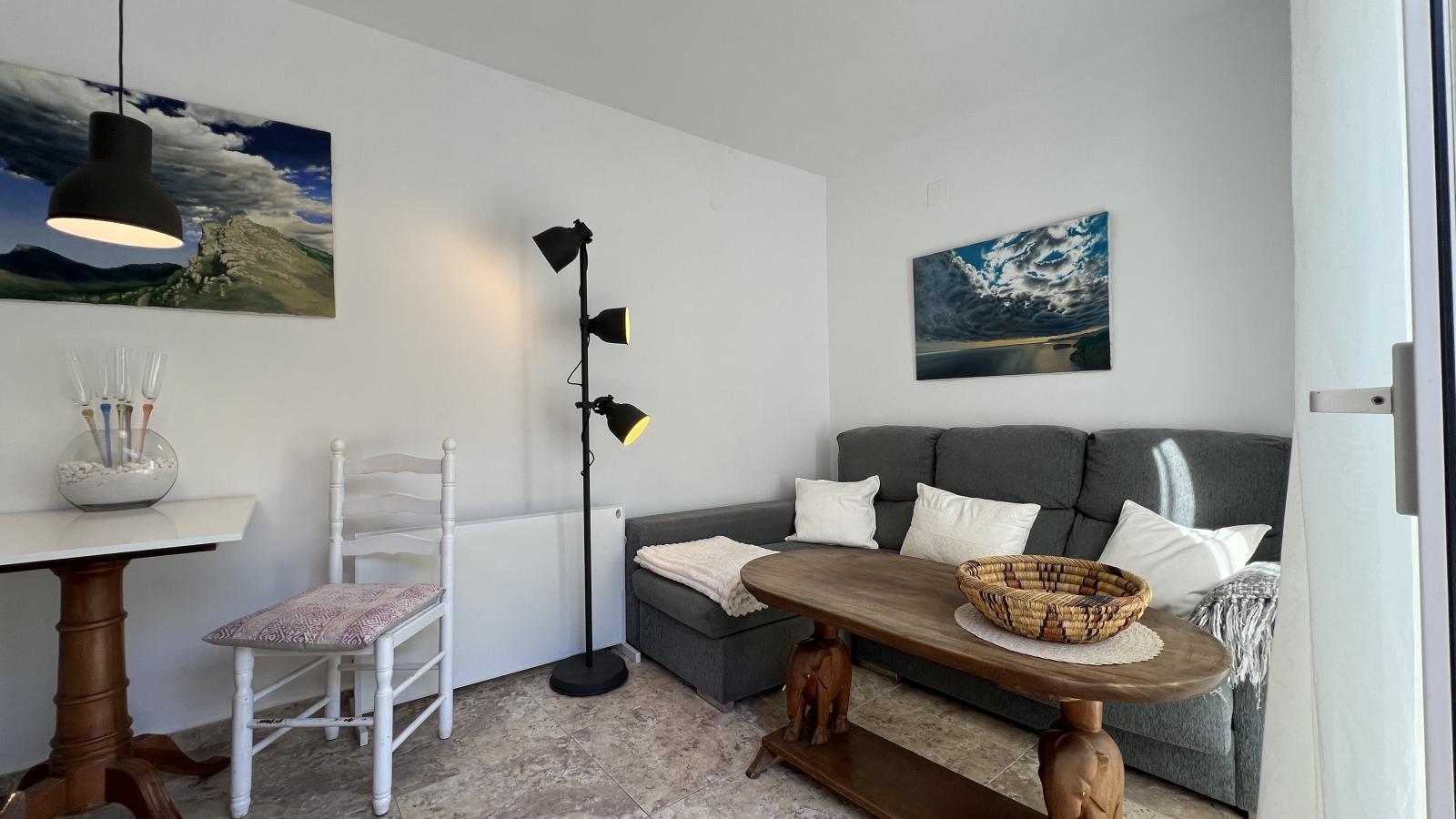 Beautifully renovated 3 bedroom villa with new private pool in favoured residential area