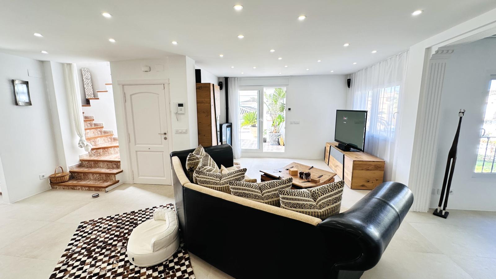 AS052003 - Hermoso ático completamente renovado con 3 terrazas y garaje, a solo 250 m del mar.