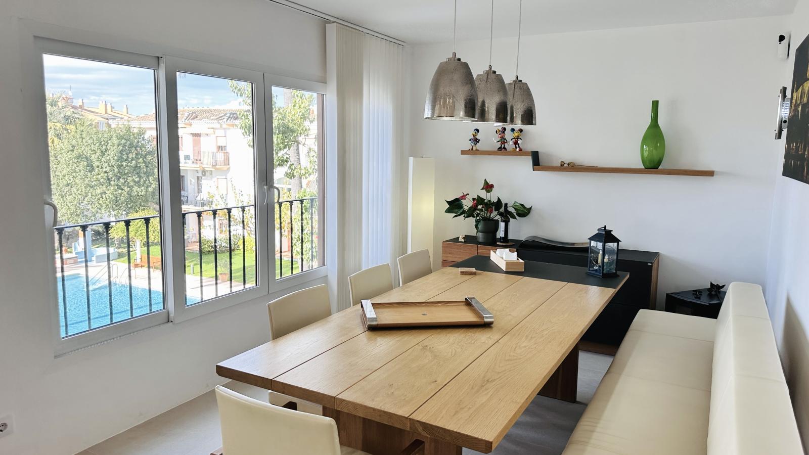 AS052003 - Hermoso ático completamente renovado con 3 terrazas y garaje, a solo 250 m del mar.