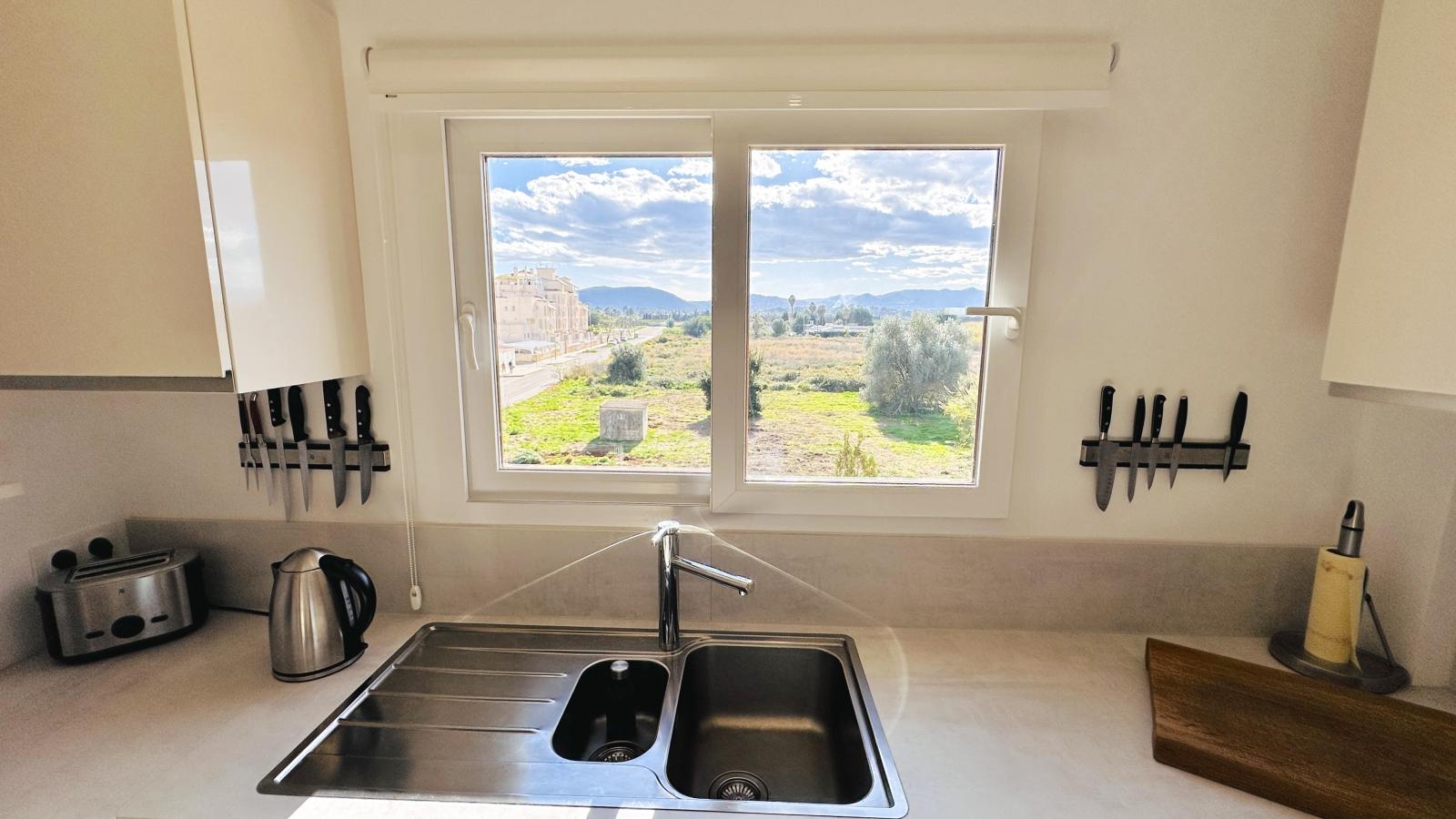 AS052003 - Hermoso ático completamente renovado con 3 terrazas y garaje, a solo 250 m del mar.
