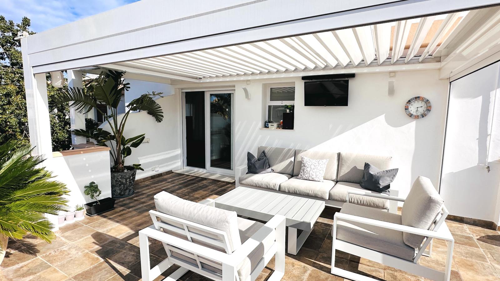AS052003 - Hermoso ático completamente renovado con 3 terrazas y garaje, a solo 250 m del mar.