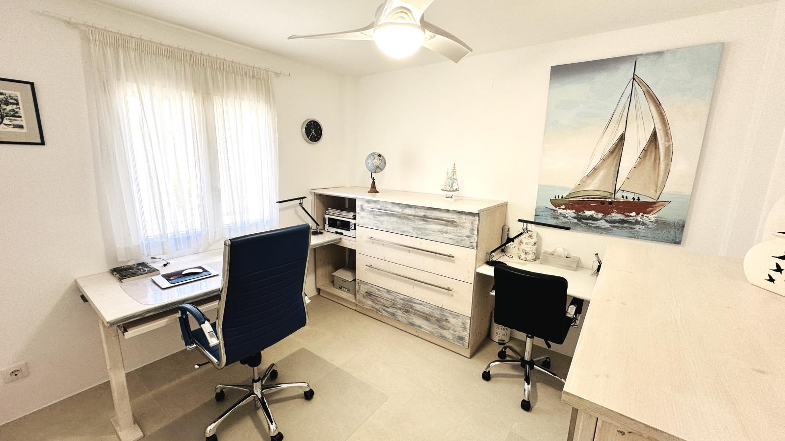 AS052003 - Hermoso ático completamente renovado con 3 terrazas y garaje, a solo 250 m del mar.