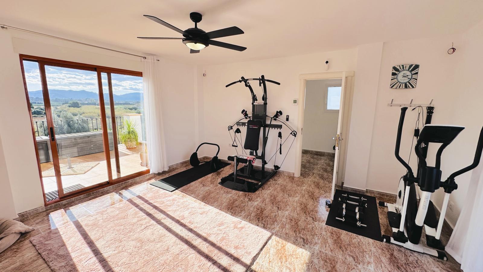 AS052003 - Hermoso ático completamente renovado con 3 terrazas y garaje, a solo 250 m del mar.