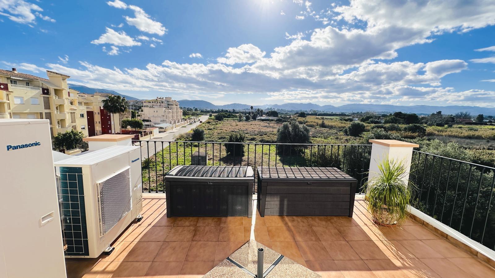 AS052003 - Hermoso ático completamente renovado con 3 terrazas y garaje, a solo 250 m del mar.