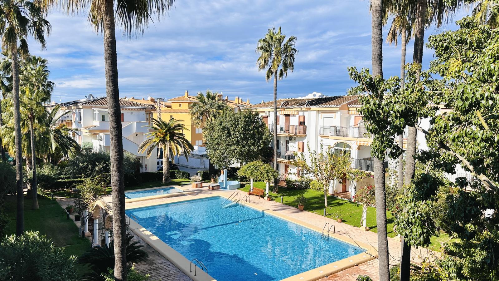 AS052003 - Hermoso ático completamente renovado con 3 terrazas y garaje, a solo 250 m del mar.
