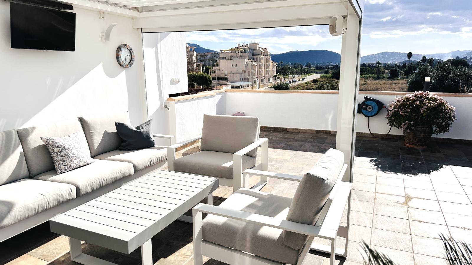 AS052003 - Hermoso ático completamente renovado con 3 terrazas y garaje, a solo 250 m del mar.