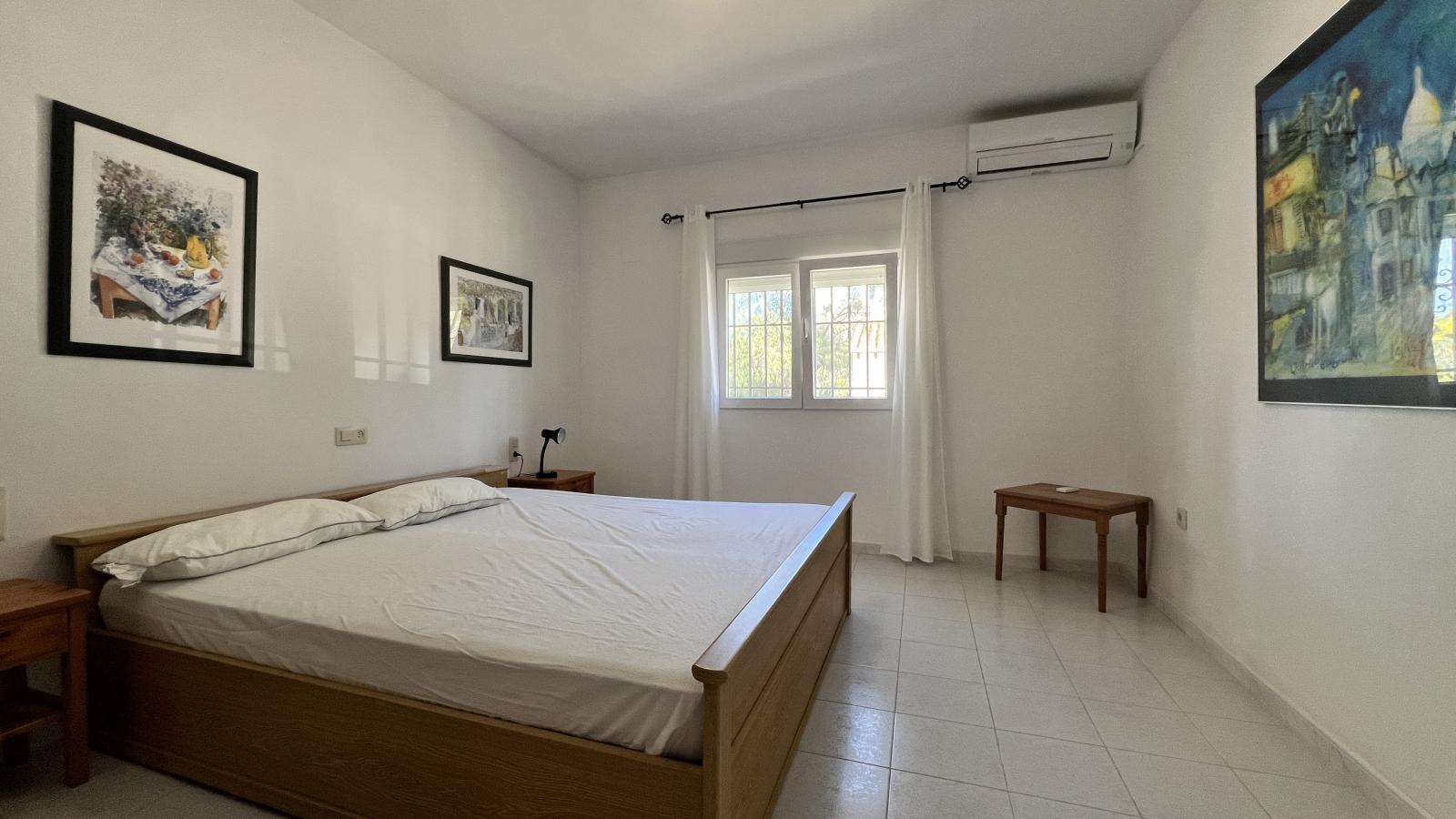 Exclusiva Villa de Estilo Finca con Impresionantes Vistas Panorámicas, Piscina y un Paraíso de Jardines en Monte Pego