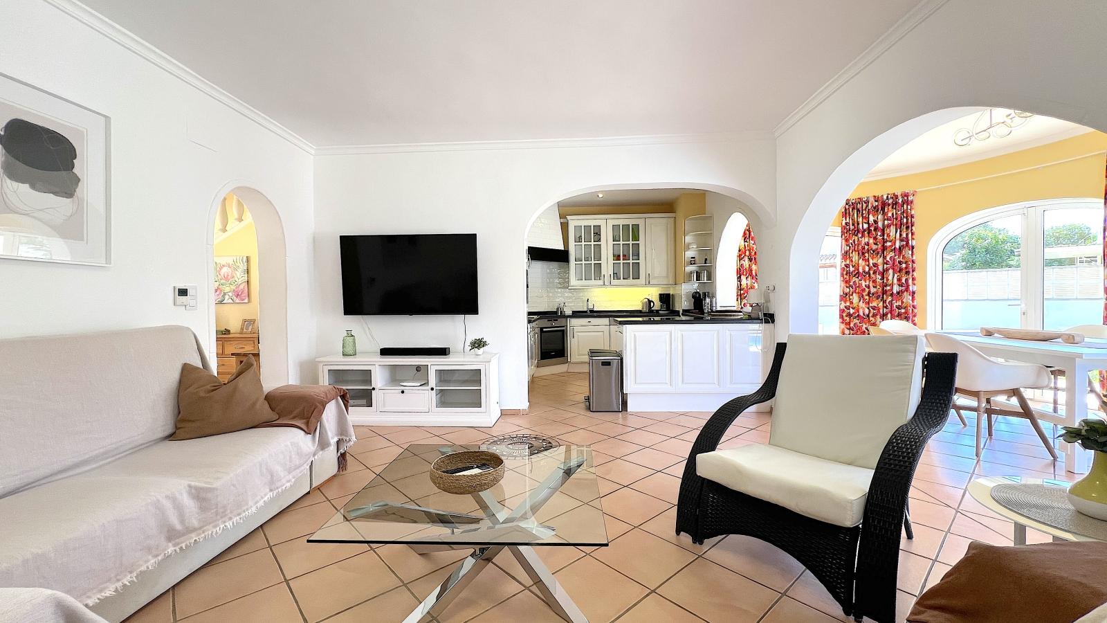 Impresionante villa de 4 dormitorios con piscina, cocina exterior y amplias terrazas.