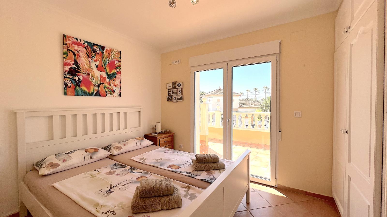 Impresionante villa de 4 dormitorios con piscina, cocina exterior y amplias terrazas.