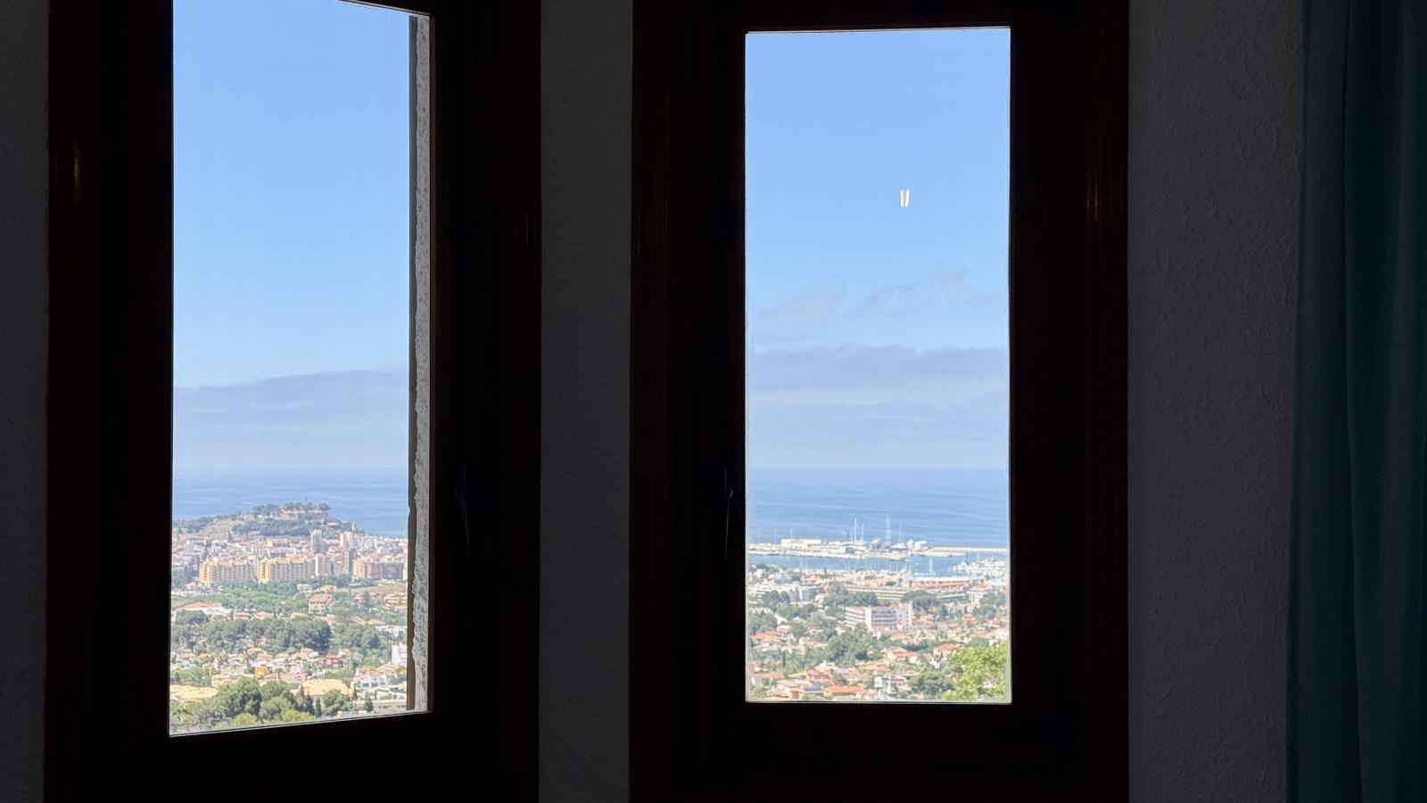 Villa exclusiva con vistas al mar, piscina infinity y espectacular zona exterior