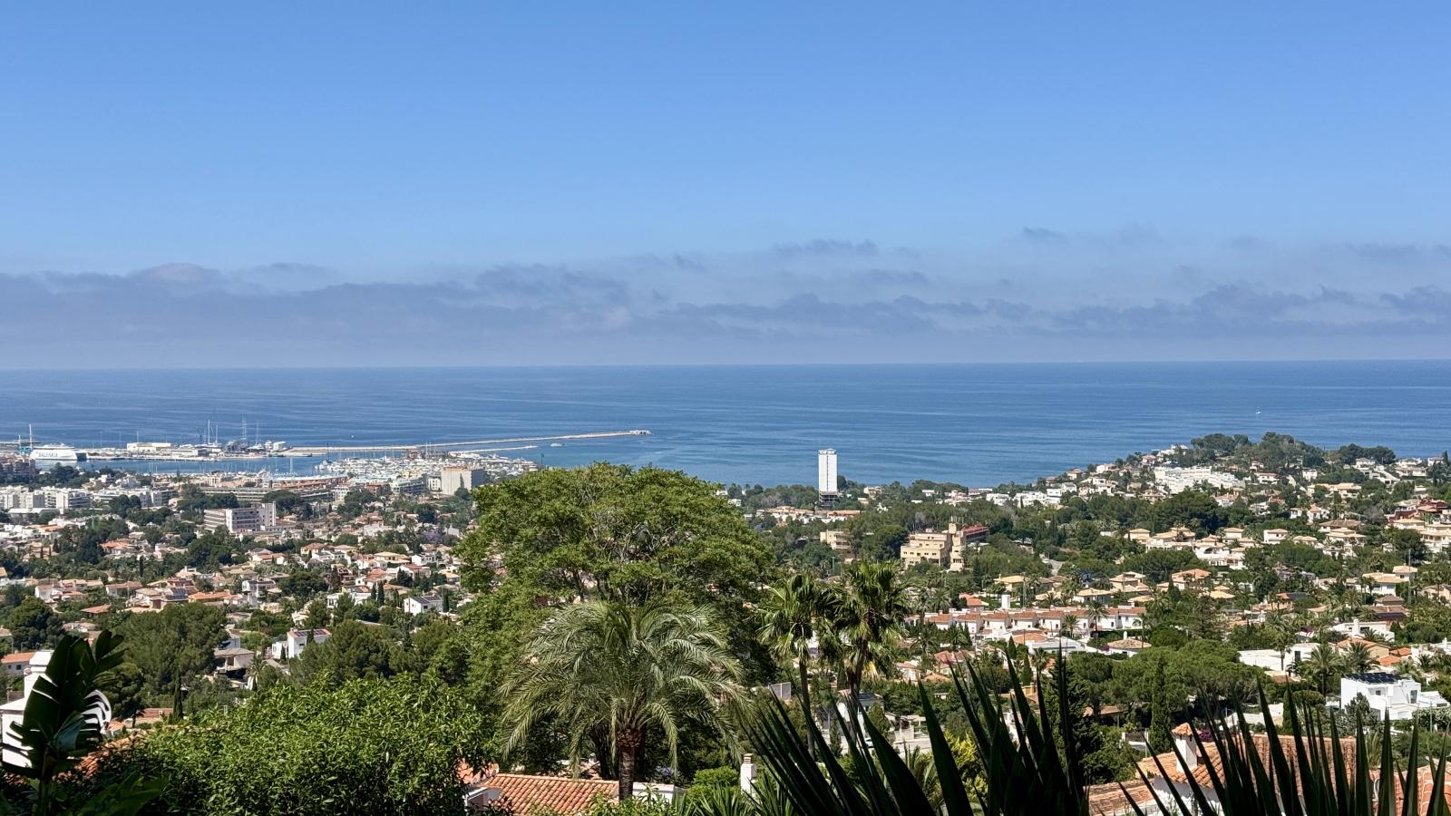 Villa exclusiva con vistas al mar, piscina infinity y espectacular zona exterior
