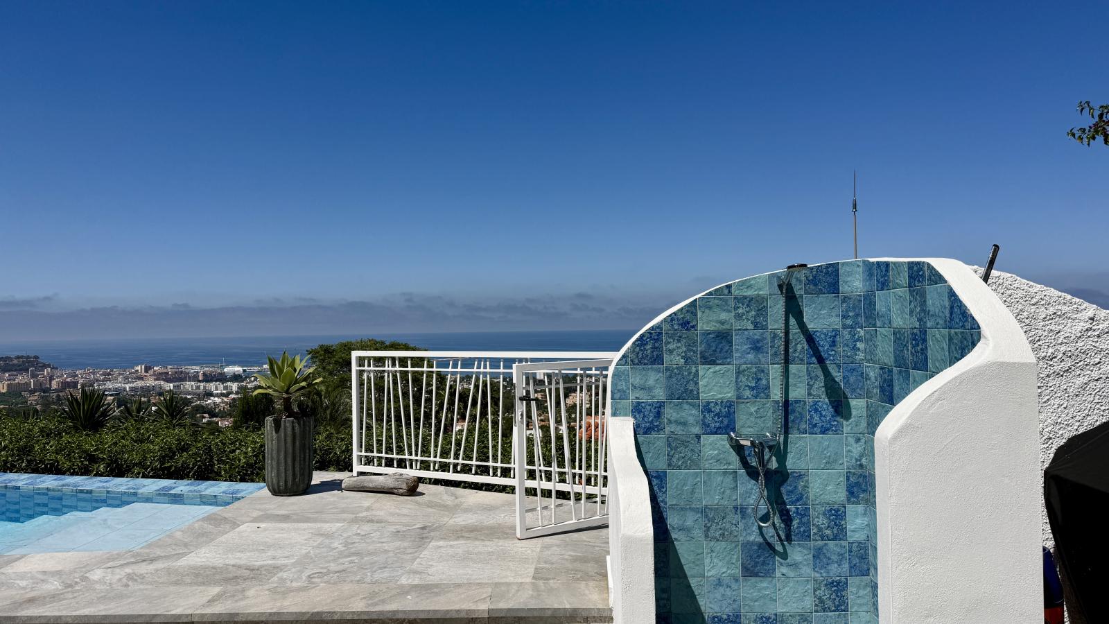 Villa exclusiva con vistas al mar, piscina infinity y espectacular zona exterior
