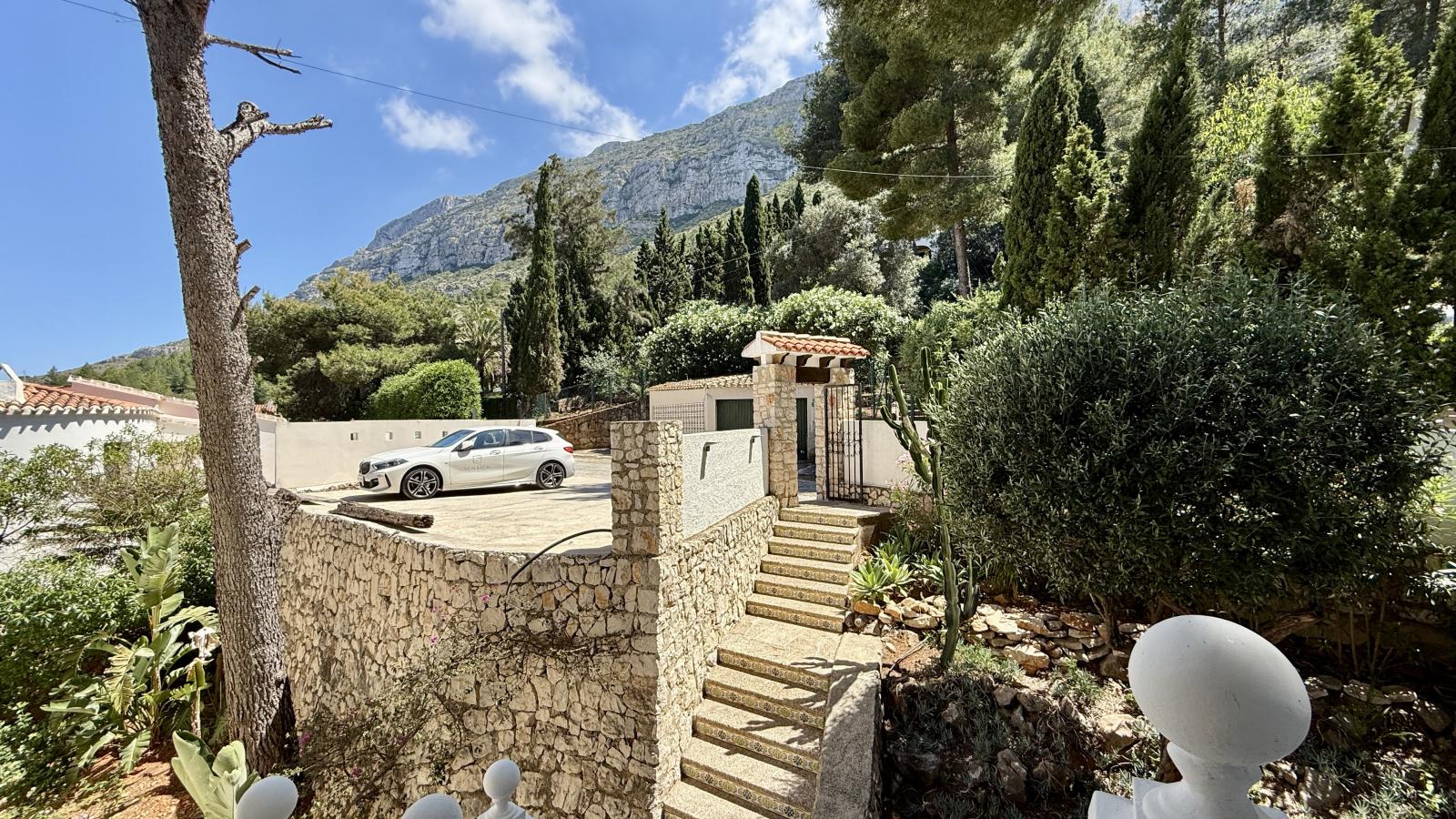Villa exclusiva con vistas al mar, piscina infinity y espectacular zona exterior