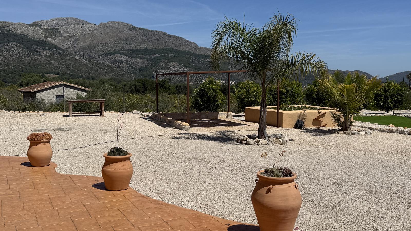 Un oasis de paz. Una propiedad de ensueño con un amplio terreno y total privacidad cerca de Denia, Oliva y Jávea.