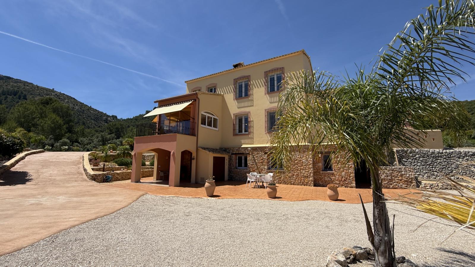 Un oasis de paz. Una propiedad de ensueño con un amplio terreno y total privacidad cerca de Denia, Oliva y Jávea.