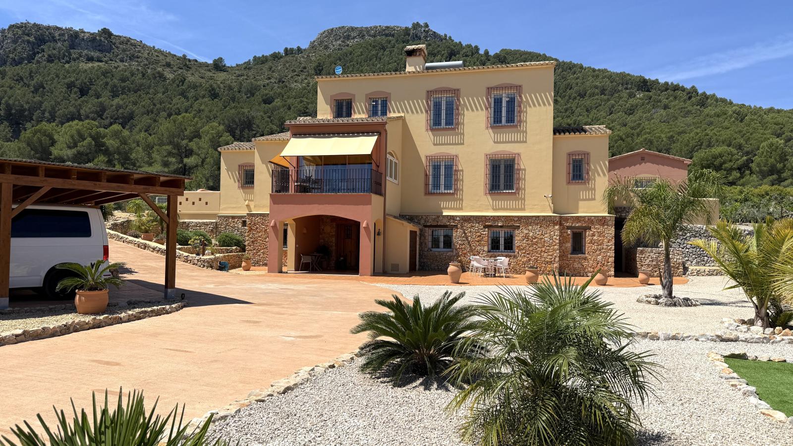 Un oasis de paz. Una propiedad de ensueño con un amplio terreno y total privacidad cerca de Denia, Oliva y Jávea.