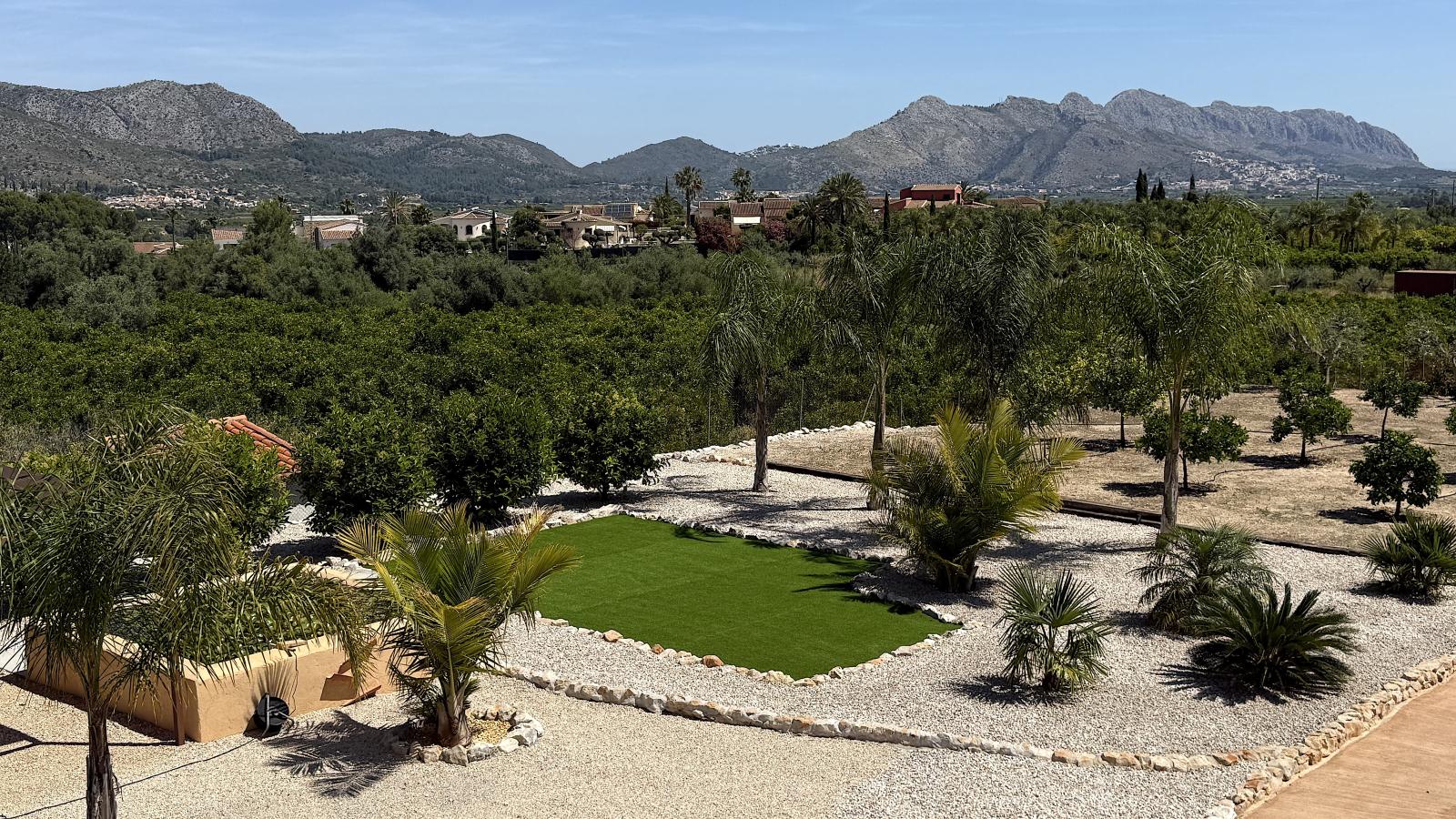 Un oasis de paz. Una propiedad de ensueño con un amplio terreno y total privacidad cerca de Denia, Oliva y Jávea.