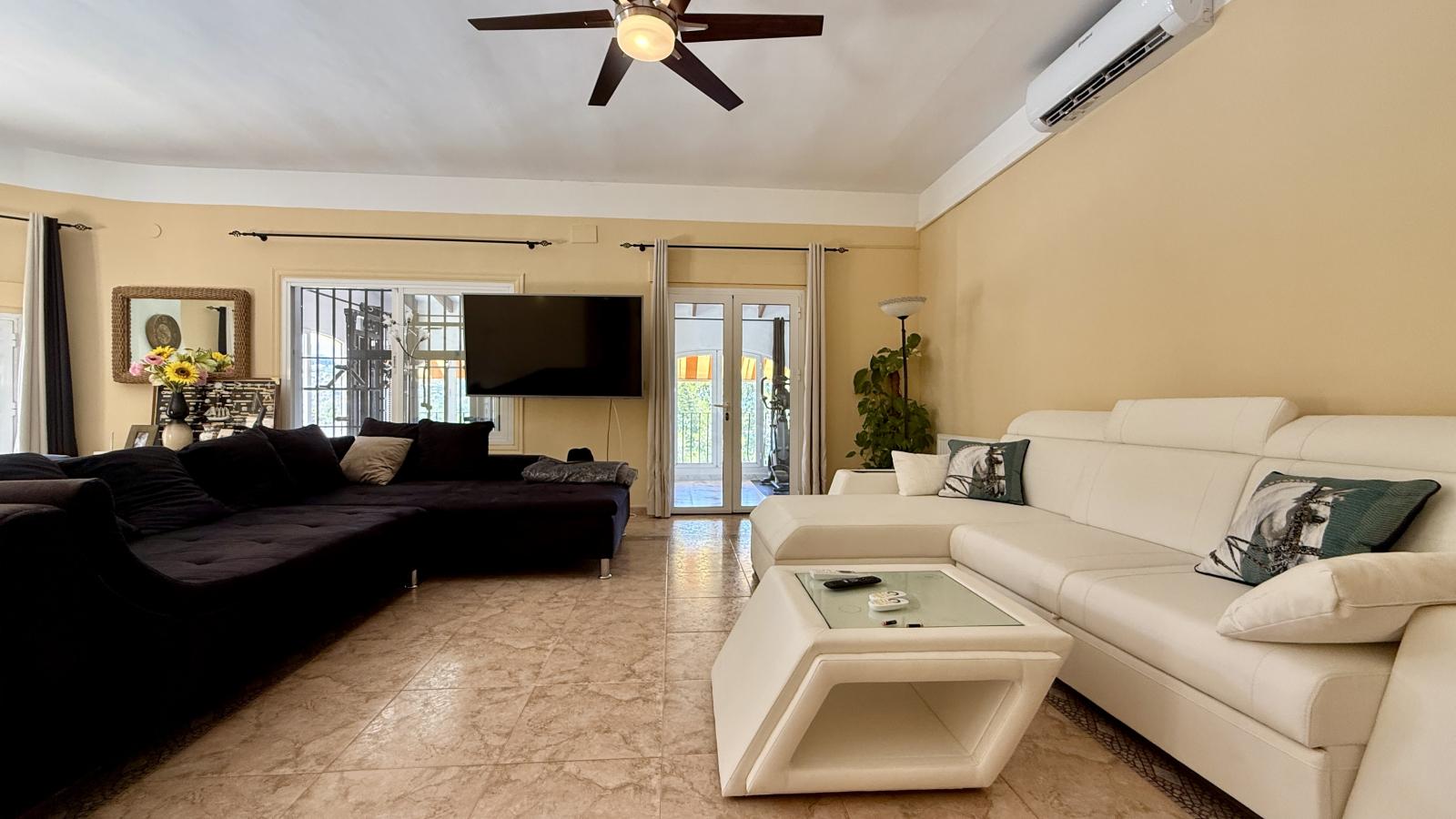 Exclusiva Villa con Piscina y Acabados de Alta Calidad en Monte Pego