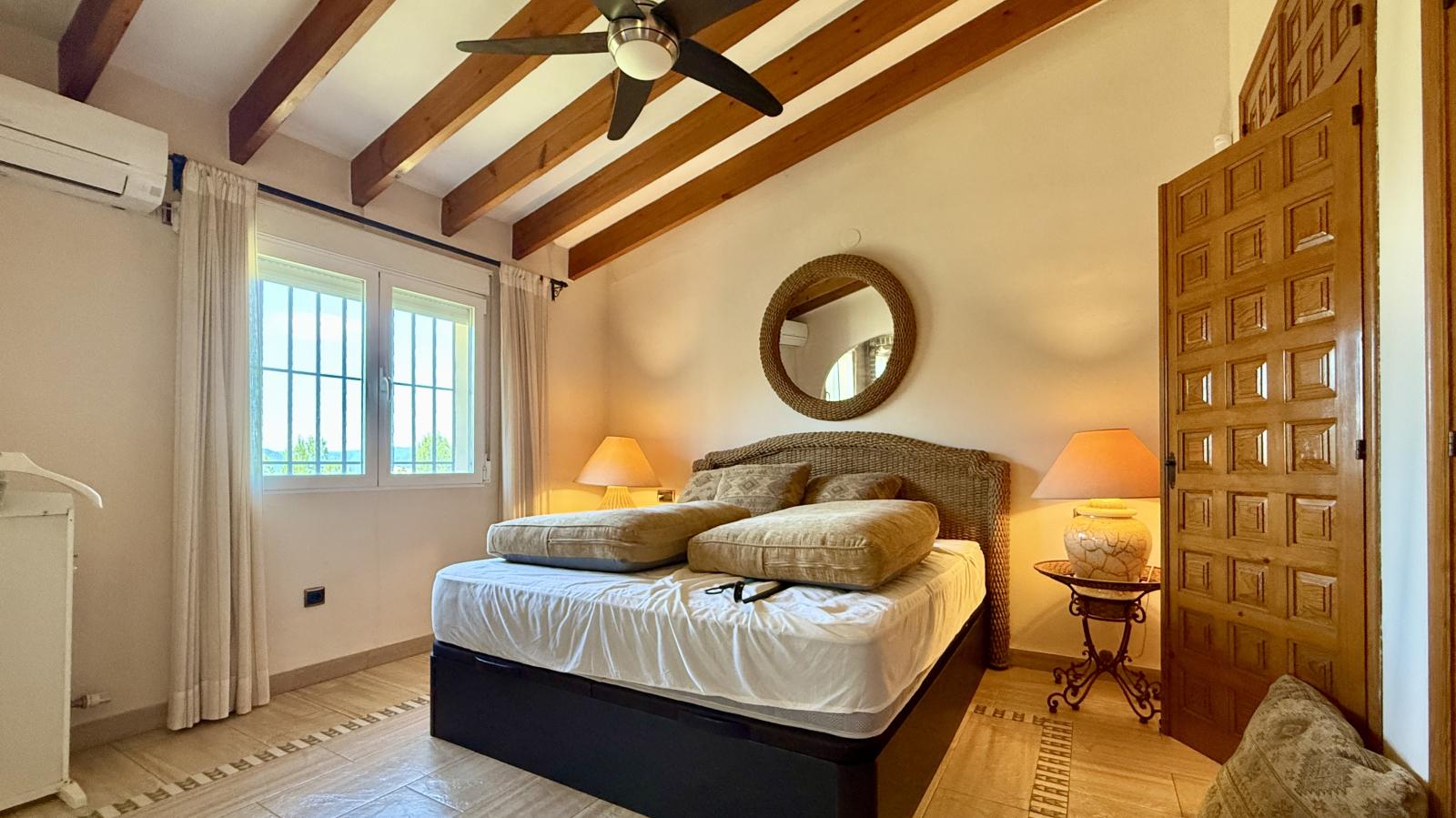 Exclusiva Villa con Piscina y Acabados de Alta Calidad en Monte Pego