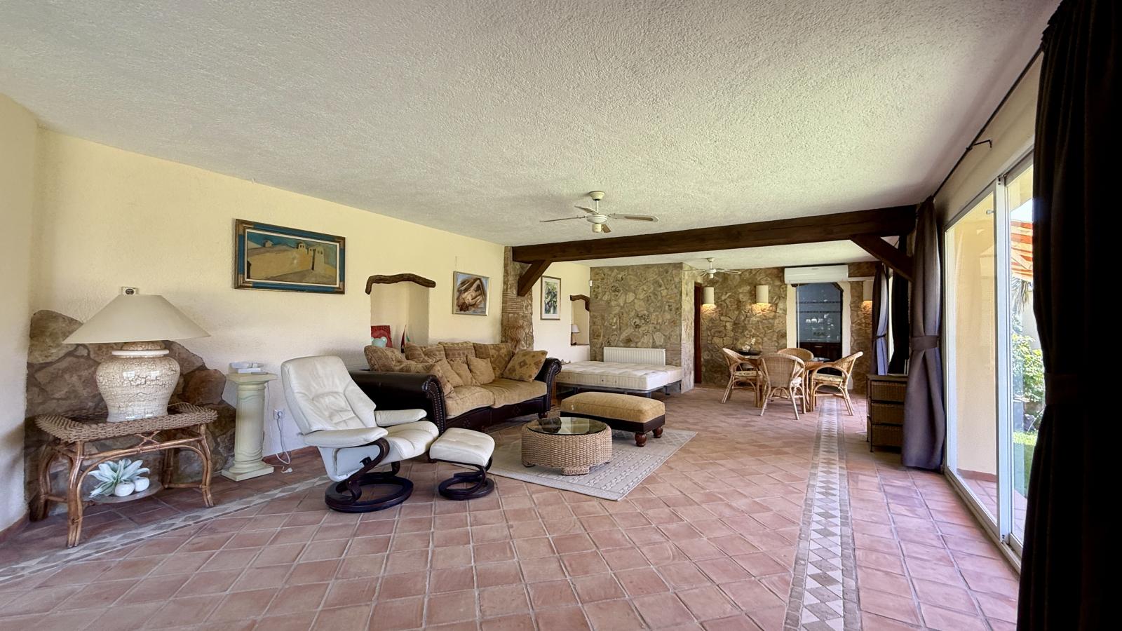 Exclusiva Villa con Piscina y Acabados de Alta Calidad en Monte Pego