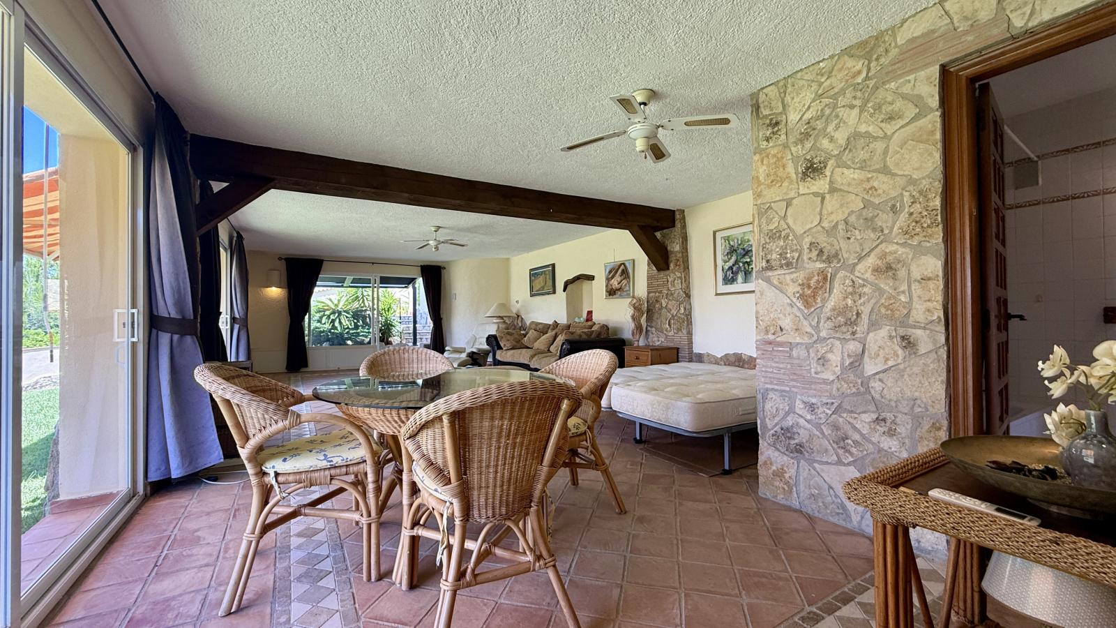 Exclusiva Villa con Piscina y Acabados de Alta Calidad en Monte Pego