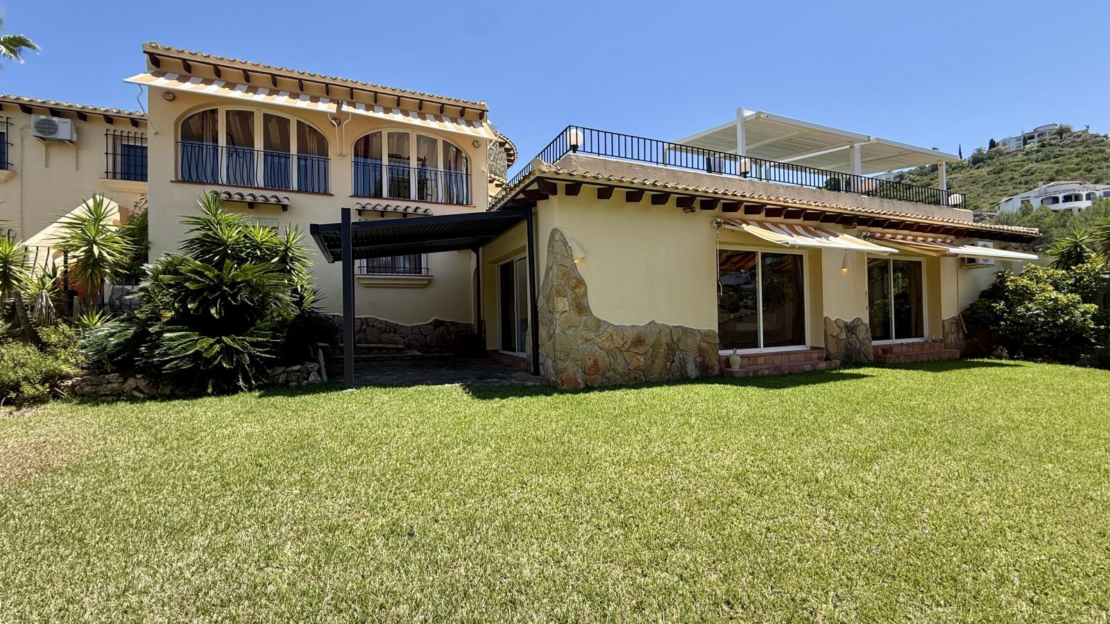 Exclusiva Villa con Piscina y Acabados de Alta Calidad en Monte Pego