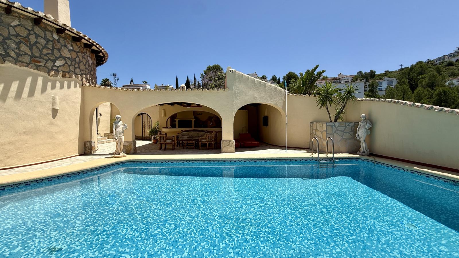 Exclusiva Villa con Piscina y Acabados de Alta Calidad en Monte Pego